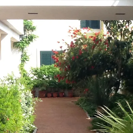 Tamaris Hotel *